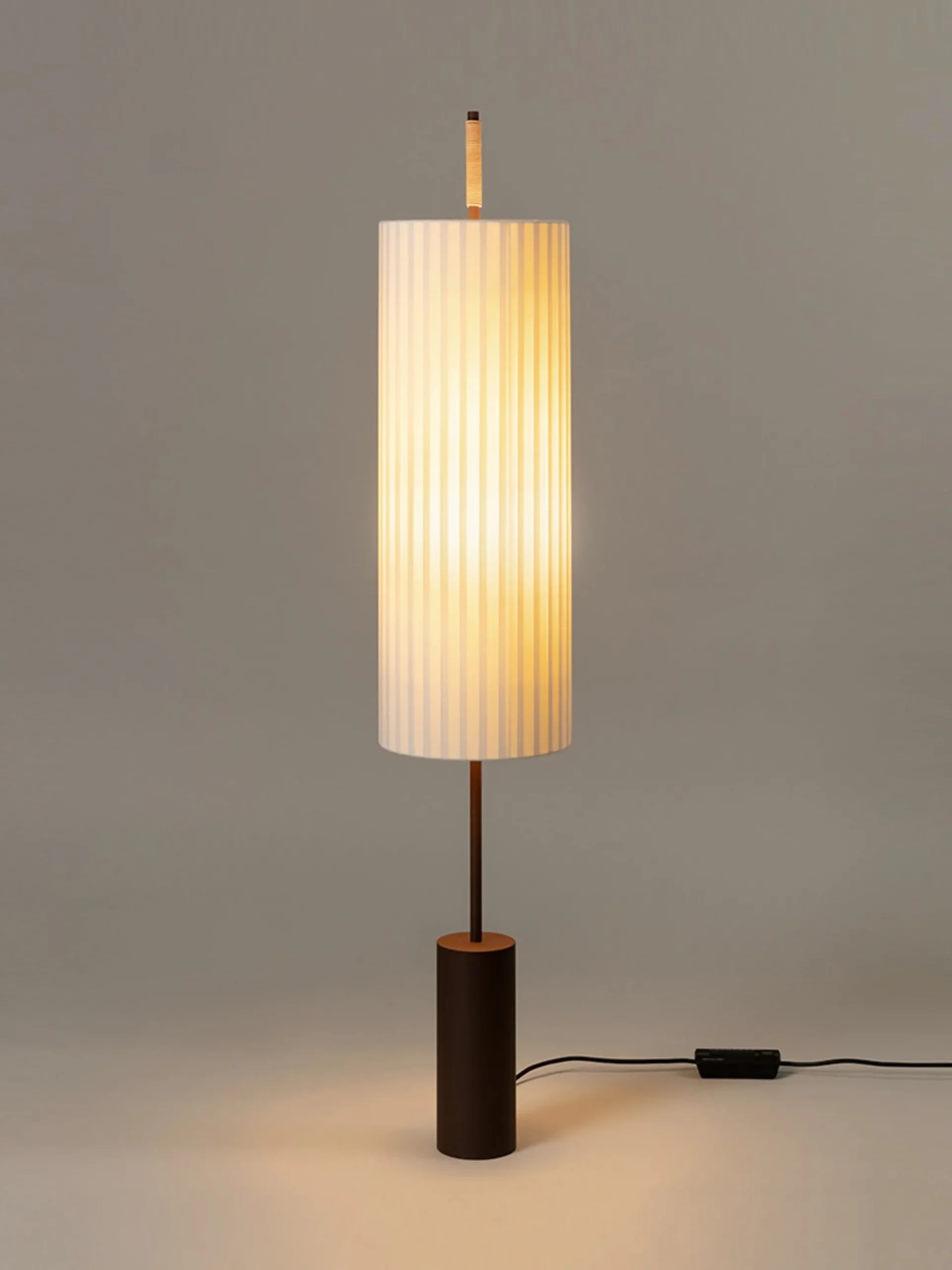 Dórica Floor Lamp