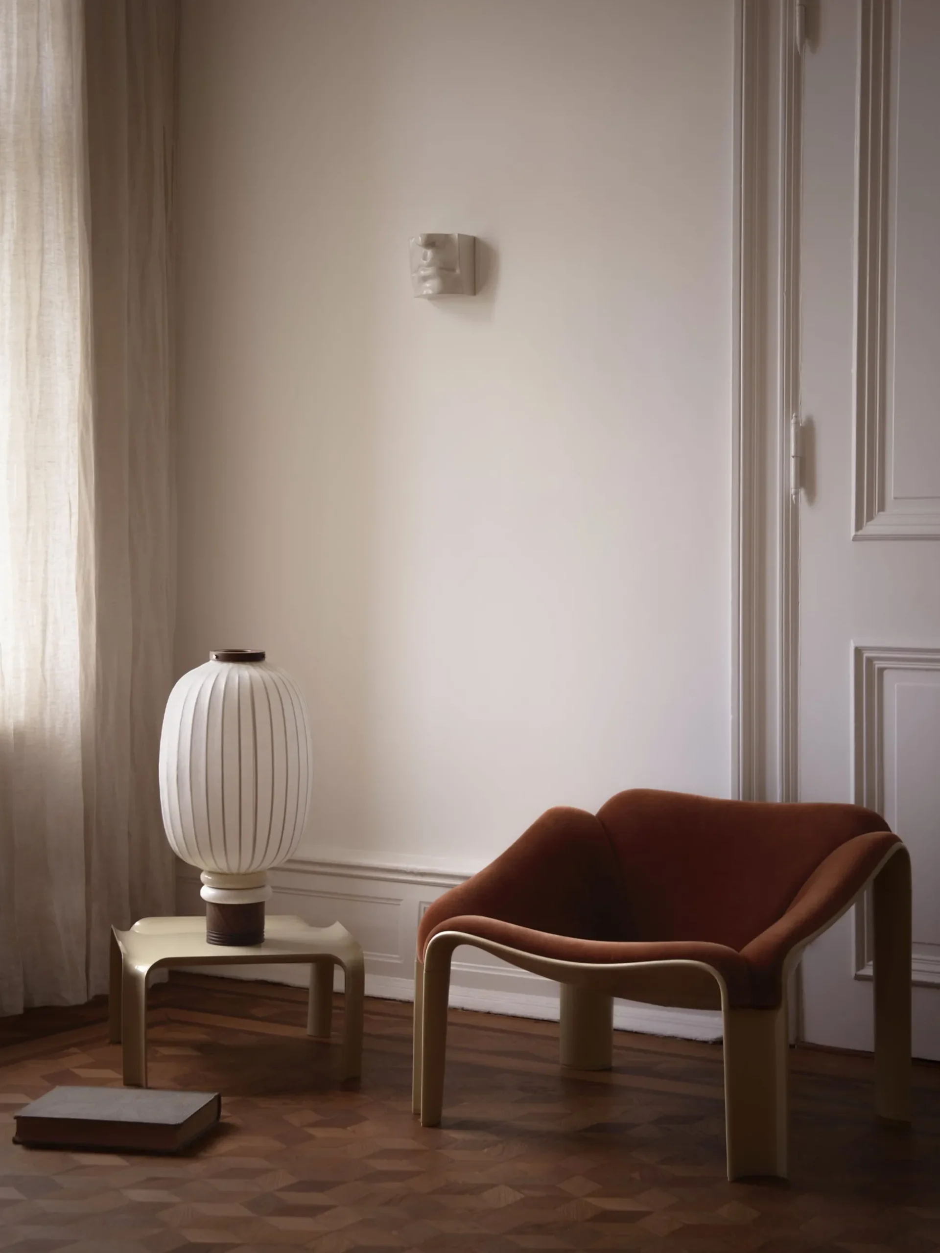 F300 Lounge Chair