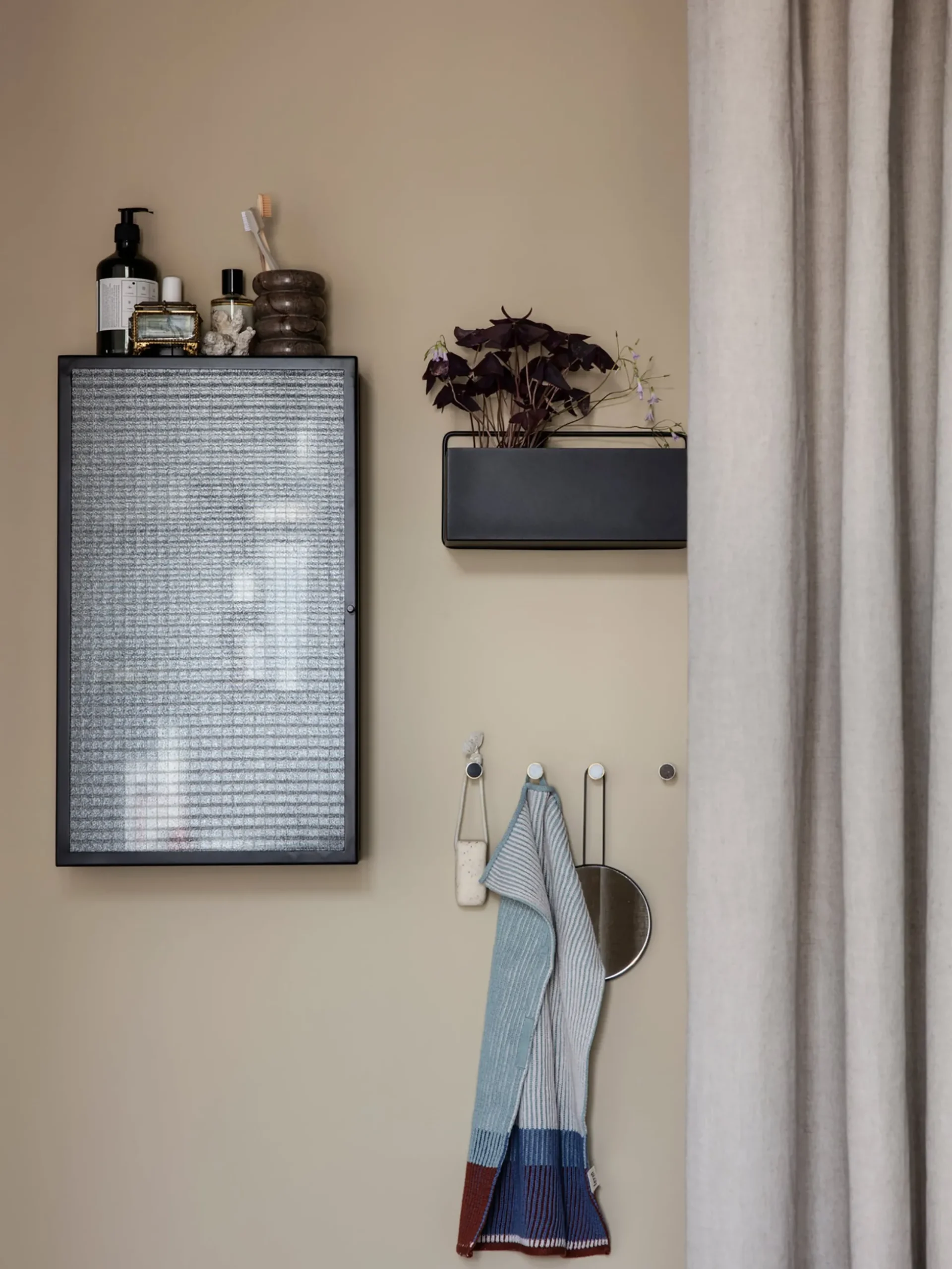 Haze Wall Cabinet - Black