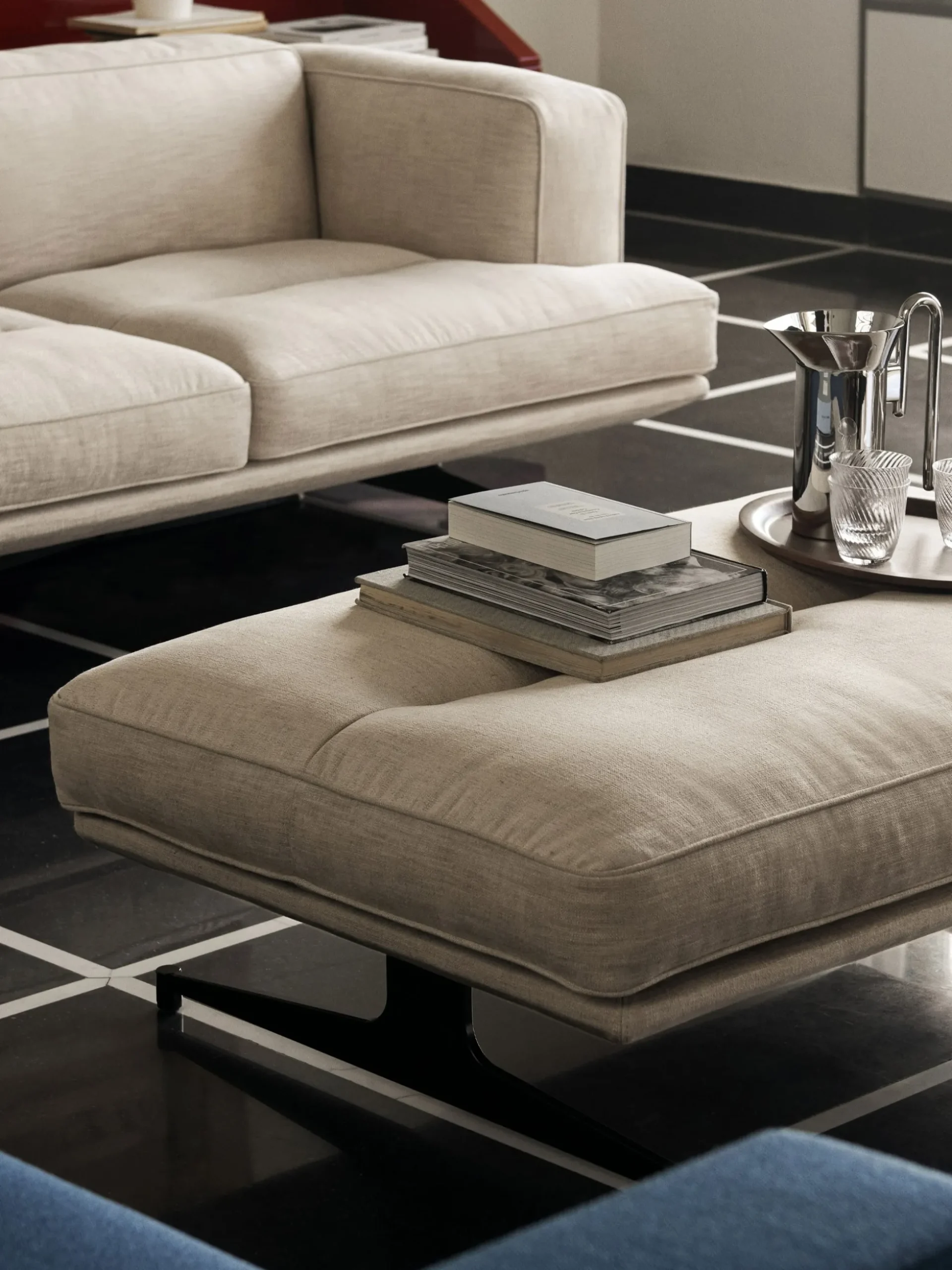 Inland AV32 Pouf