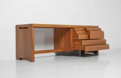 R05 Desk